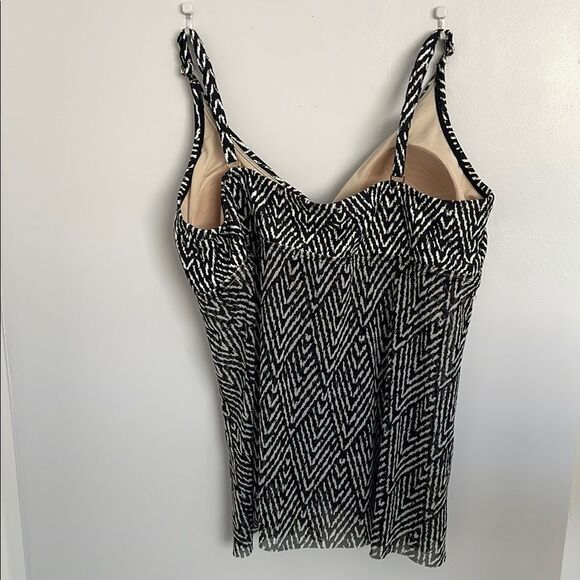 🔵Black and White Patterned Women's bathing top - Picture 6 of 7